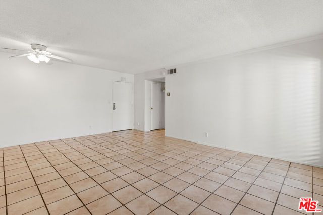 5414 Newcastle Avenue 19, Los Angeles, CA 91316