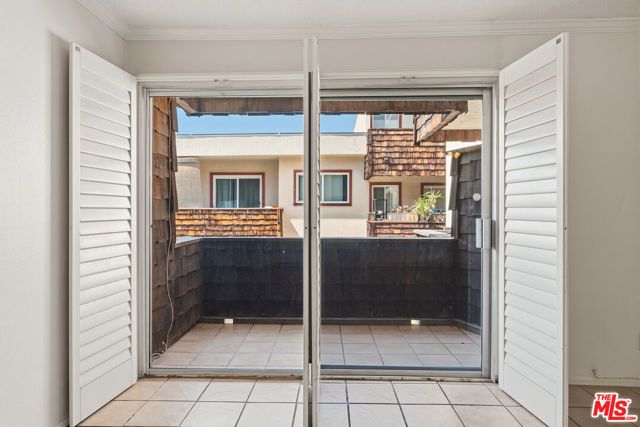 5414 Newcastle Avenue 19, Los Angeles, CA 91316