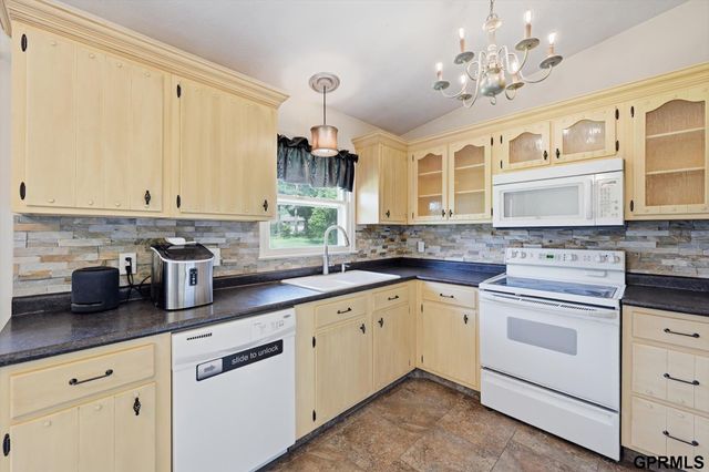 9506 Sprague Street, Omaha, NE 68134