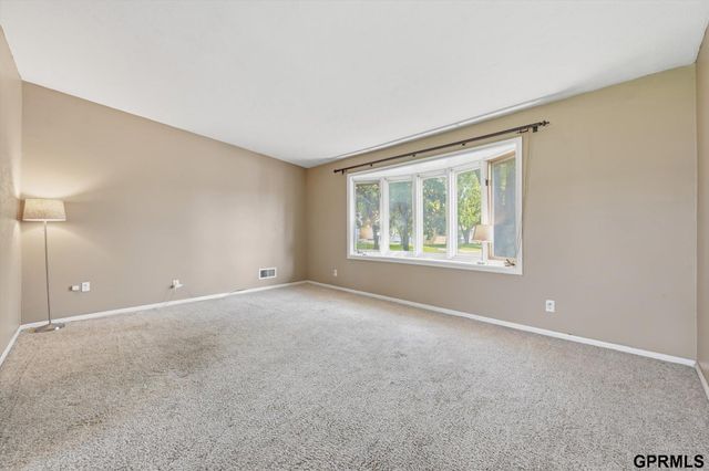 9506 Sprague Street, Omaha, NE 68134