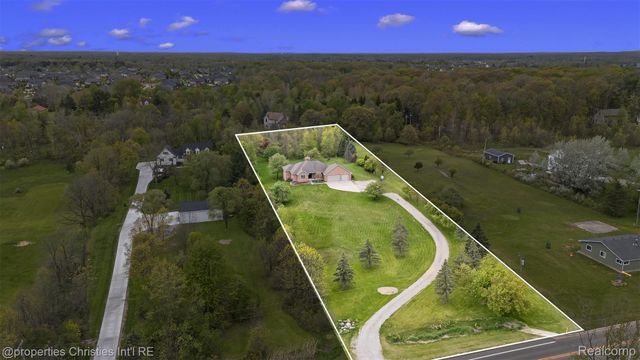 23071 Napier Road, Lyon Charter Township, MI 48167