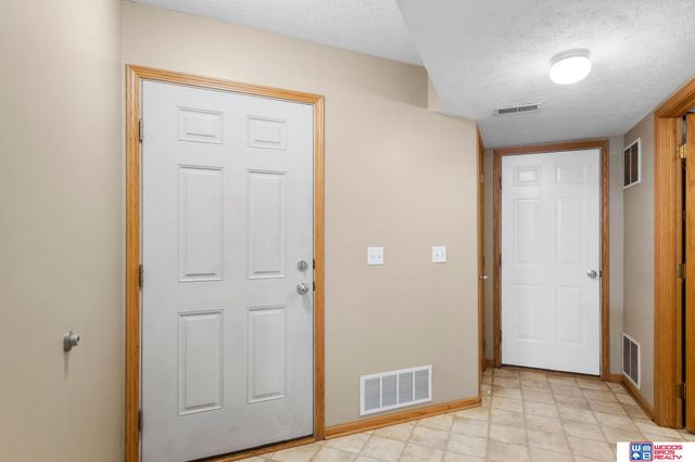 626 Lakeside Drive, Lincoln, NE 68528