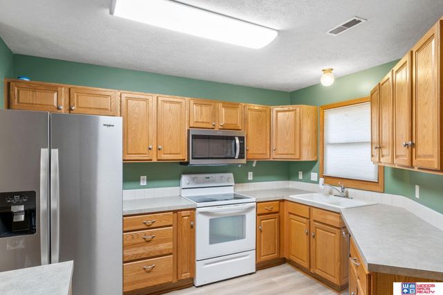 626 Lakeside Drive, Lincoln, NE 68528