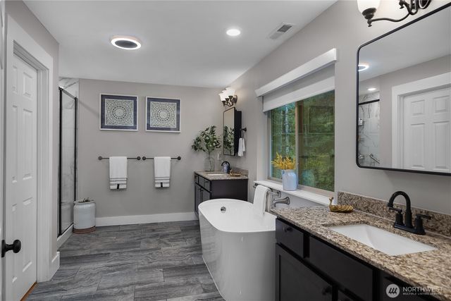 40 E Susan Court, Union, WA 98592