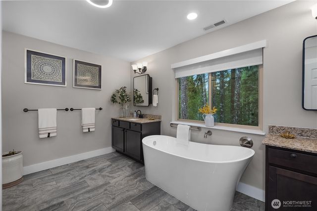 40 E Susan Court, Union, WA 98592