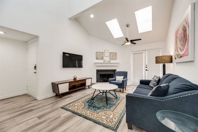 5750 Phoenix Drive 39, Dallas, TX 75231