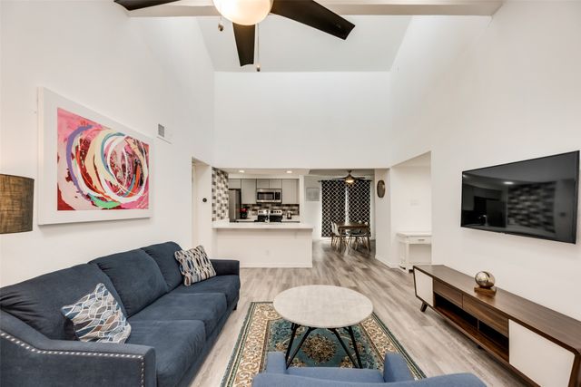 5750 Phoenix Drive 39, Dallas, TX 75231