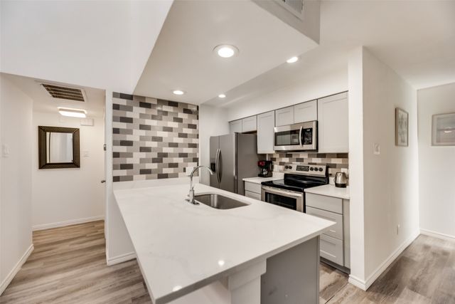 5750 Phoenix Drive 39, Dallas, TX 75231