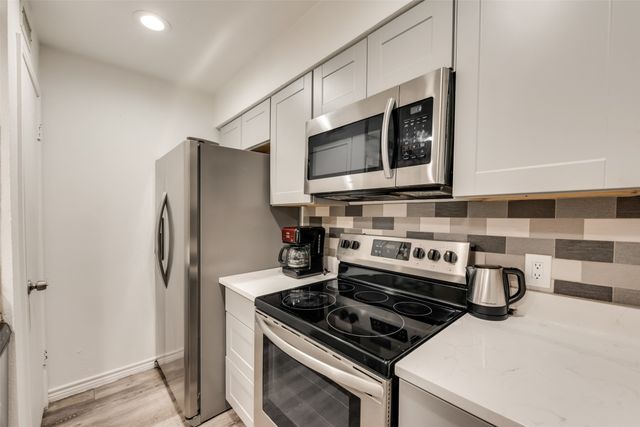 5750 Phoenix Drive 39, Dallas, TX 75231