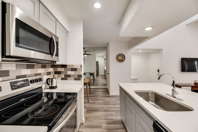 5750 Phoenix Drive 39, Dallas, TX 75231
