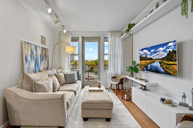 300 Mamaroneck Avenue 628, White Plains, NY 10605