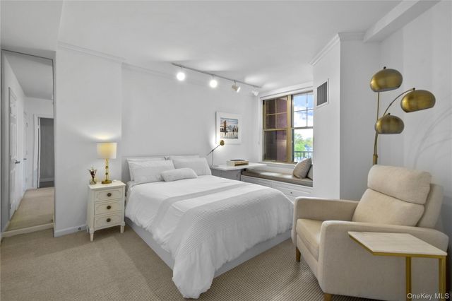 300 Mamaroneck Avenue 628, White Plains, NY 10605