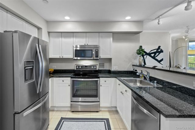 300 Mamaroneck Avenue 628, White Plains, NY 10605