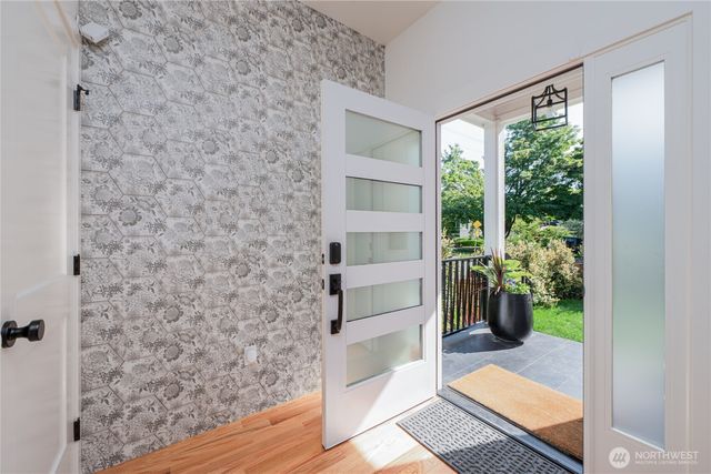351 17th Avenue E, Seattle, WA 98112