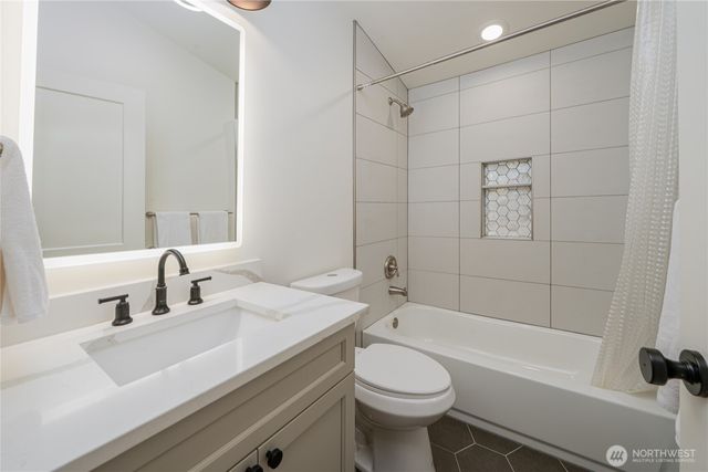 351 17th Avenue E, Seattle, WA 98112