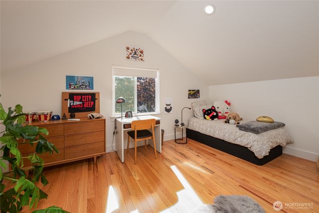 351 17th Avenue E, Seattle, WA 98112