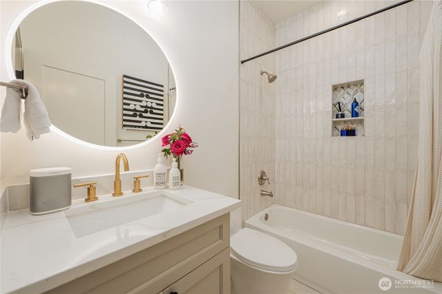 351 17th Avenue E, Seattle, WA 98112