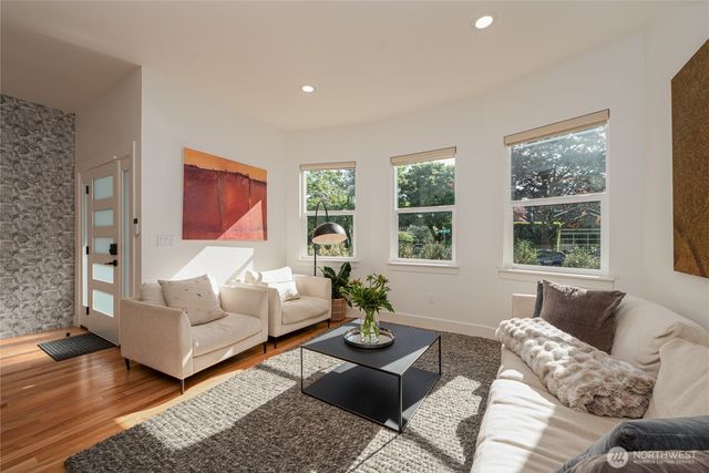 351 17th Avenue E, Seattle, WA 98112