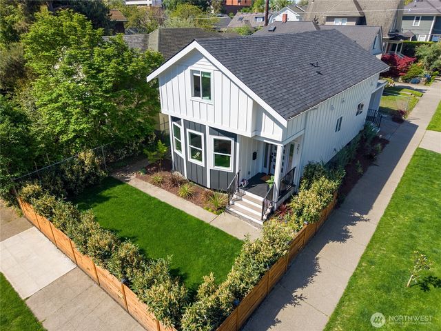 351 17th Avenue E, Seattle, WA 98112
