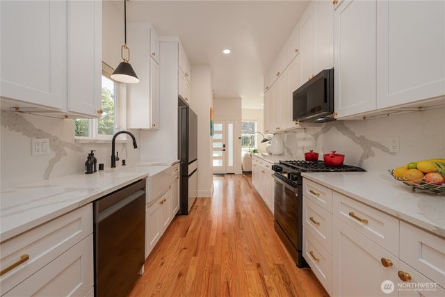 351 17th Avenue E, Seattle, WA 98112