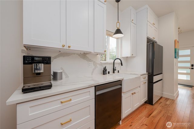 351 17th Avenue E, Seattle, WA 98112