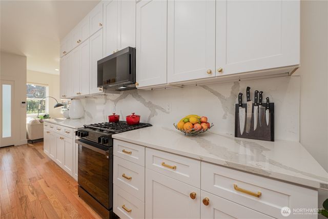 351 17th Avenue E, Seattle, WA 98112