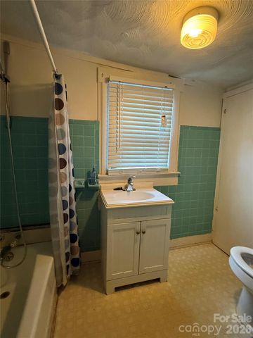 426 Bouchelle Street, Morganton, NC 28655