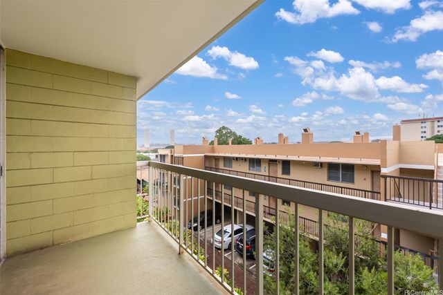 906 Lehua Avenue B405, Pearl City, HI 96782