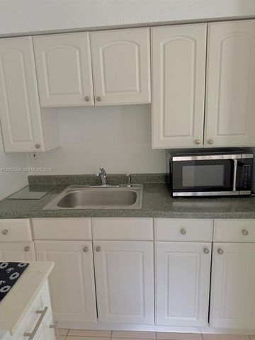 1240 NE 12th Avenue 15, Fort Lauderdale, FL 33304