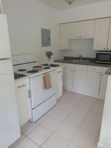 1240 NE 12th Avenue 15, Fort Lauderdale, FL 33304