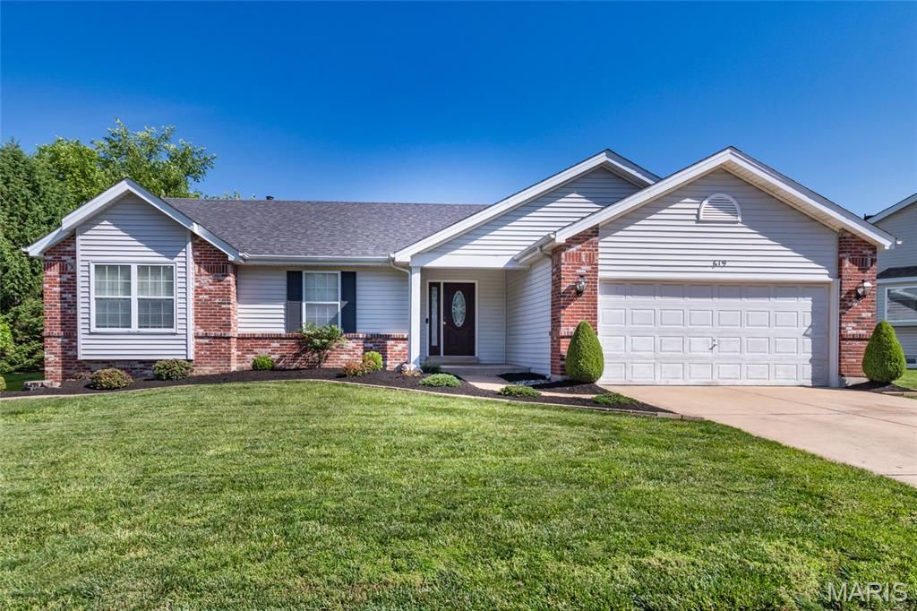619 Green Tree Meadows Drive, Lake St Louis, MO 63367