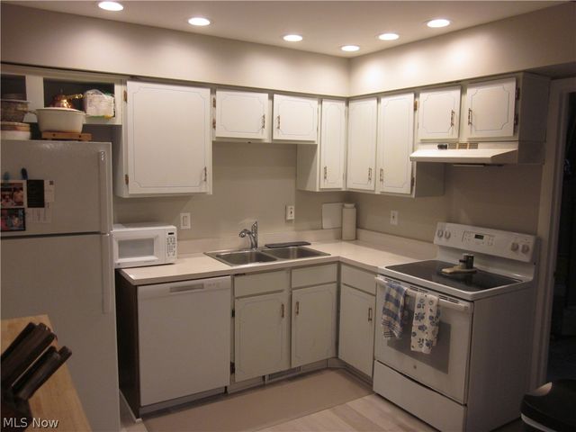 19704 Lorain Road 43, Fairview Park, OH 44126