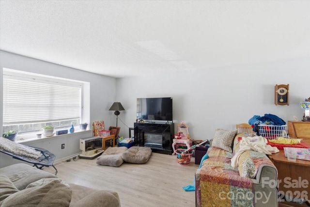 6112 Coltswood Court, Charlotte, NC 28211