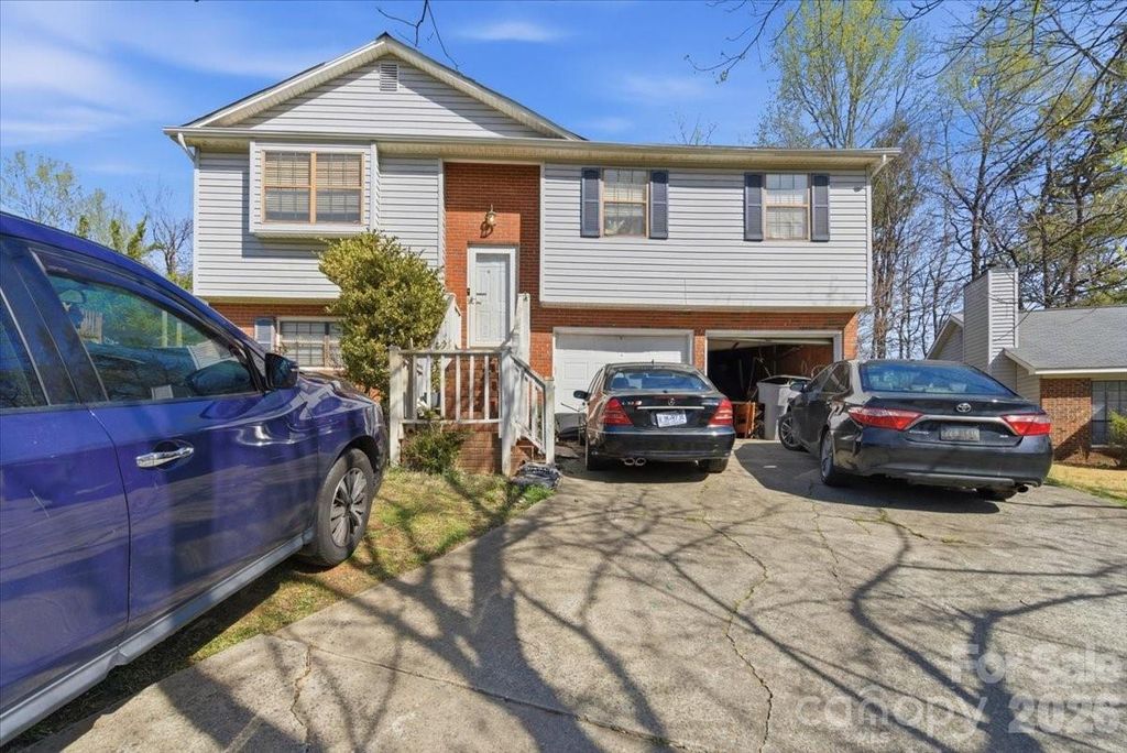 6112 Coltswood Court, Charlotte, NC 28211