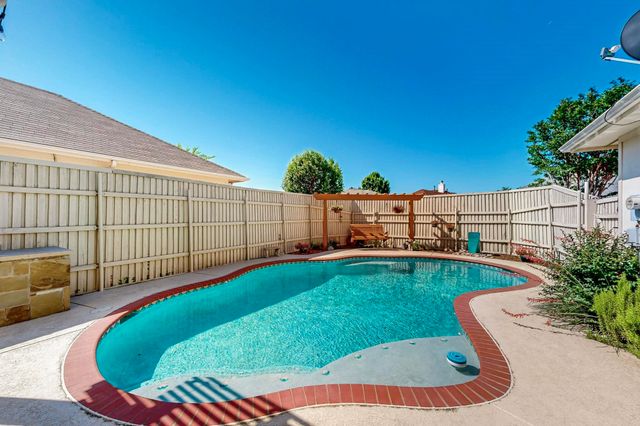 4533 Crooked Ridge Drive, The Colony, TX 75056