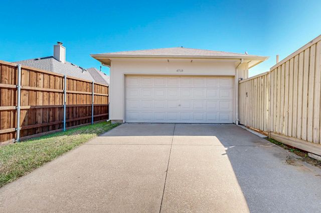 4533 Crooked Ridge Drive, The Colony, TX 75056