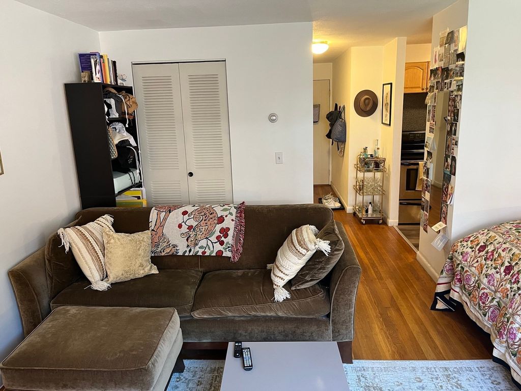 205 Kent St 24, Brookline, MA 02446