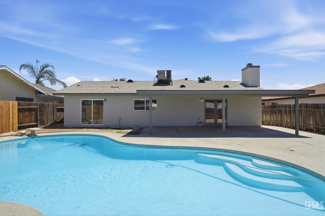 4501 Adidas Court, Bakersfield, CA 93313