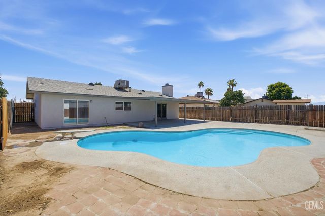 4501 Adidas Court, Bakersfield, CA 93313