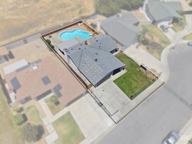 4501 Adidas Court, Bakersfield, CA 93313