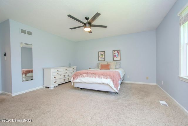 8518 W Brookside Dr, Pewee Valley, KY 40056