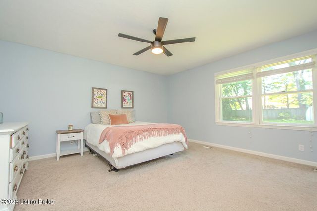 8518 W Brookside Dr, Pewee Valley, KY 40056