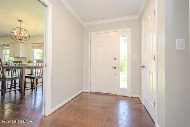 8518 W Brookside Dr, Pewee Valley, KY 40056