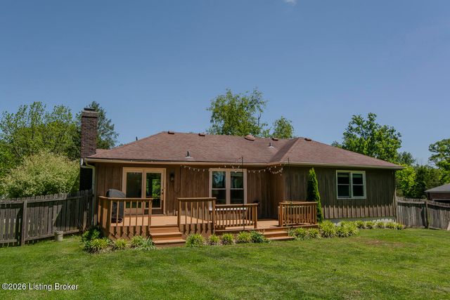 8518 W Brookside Dr, Pewee Valley, KY 40056