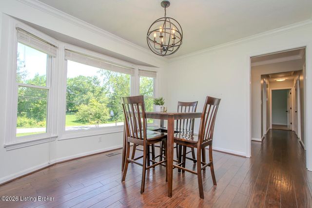 8518 W Brookside Dr, Pewee Valley, KY 40056