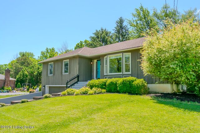 8518 W Brookside Dr, Pewee Valley, KY 40056