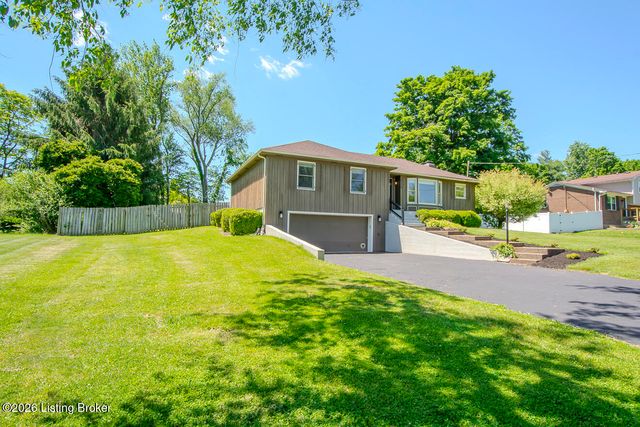 8518 W Brookside Dr, Pewee Valley, KY 40056