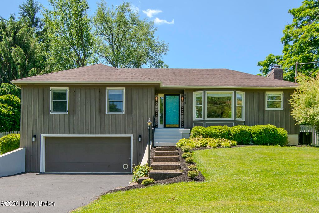 8518 W Brookside Dr, Pewee Valley, KY 40056
