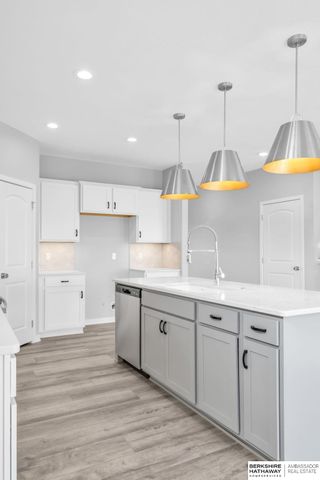 11007 S 104th Avenue, Papillion, NE 68046