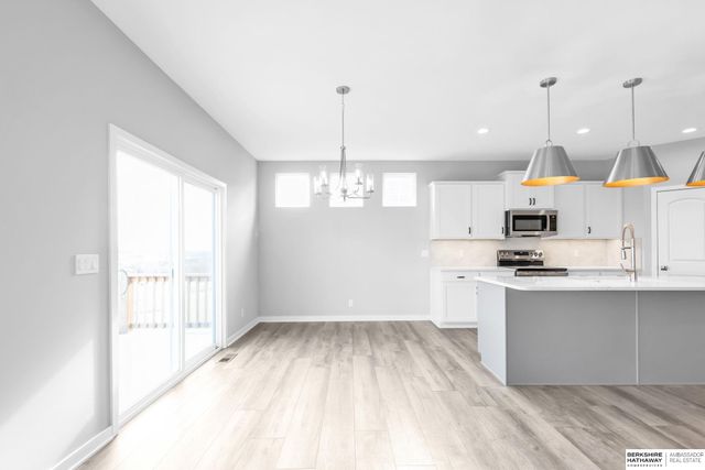 11007 S 104th Avenue, Papillion, NE 68046